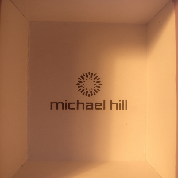 Halo Ring w White Cubic Zirconia - Picture 2 of 3